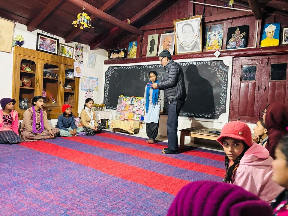 Laxmi Ashram, Kausani